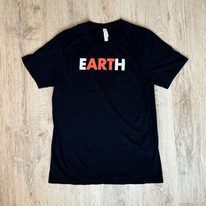 Canvas Earth Art Graphic T-Shirt Black Red White Large Environmental Tee